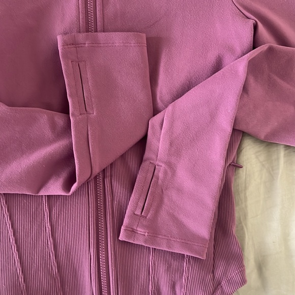 ALO Airbrush Corset Full Zip Jacket, Soft Mulberry, XS - Picture 8 of 10